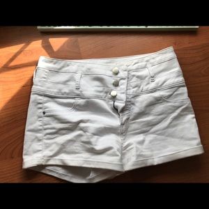 ☀️ HIGH WAISTED white button up shorts size 8